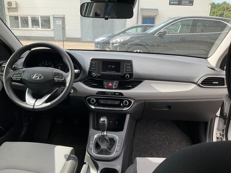 Hyundai i30 1.4 Select 2018 – снимка 17