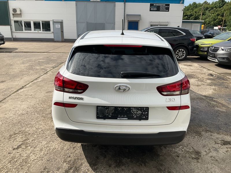 Hyundai i30 1.4 Select 2018 – снимка 7