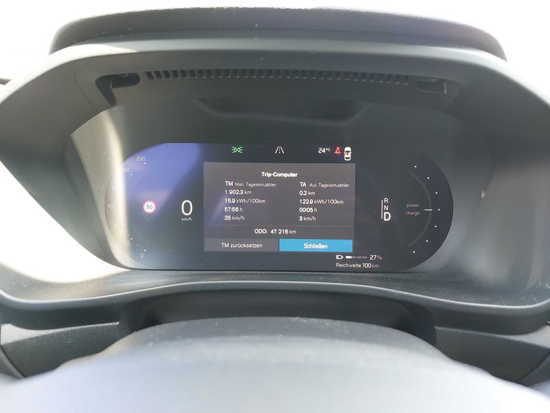 Volvo XC40 Recharge 170 kW Plus 2WD — zdjęcie 12