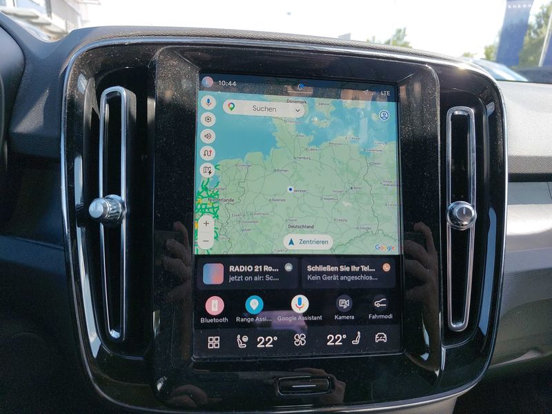Volvo XC40 Recharge 170 kW Plus 2WD — zdjęcie 13