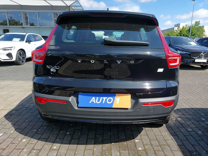 Volvo XC40 Recharge 170 kW Plus 2WD — zdjęcie 4