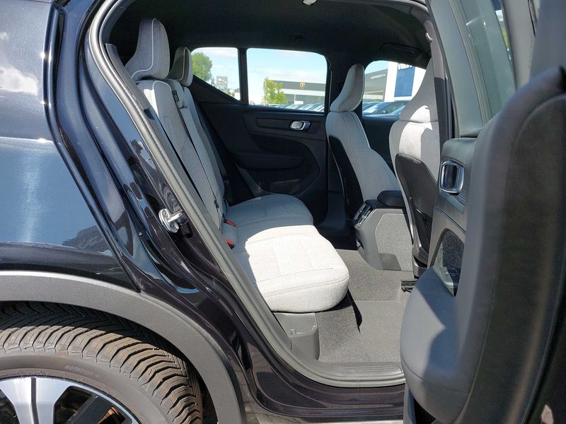Volvo XC40 Recharge 170 kW Plus 2WD — zdjęcie 14