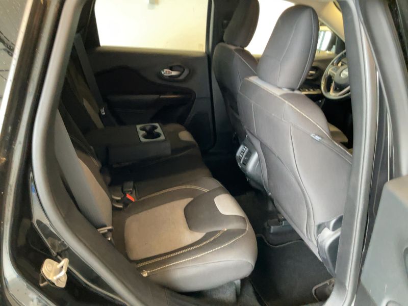 Jeep Cherokee 3.7 V6 Limited — zdjęcie 14