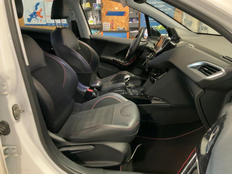 Peugeot 2008 1.6 Blue-HDi GT Line — zdjęcie 11