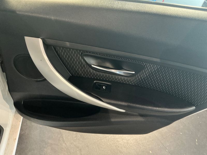 BMW 3er 320d EfficientDynamics Edition 2015 – снимка 23