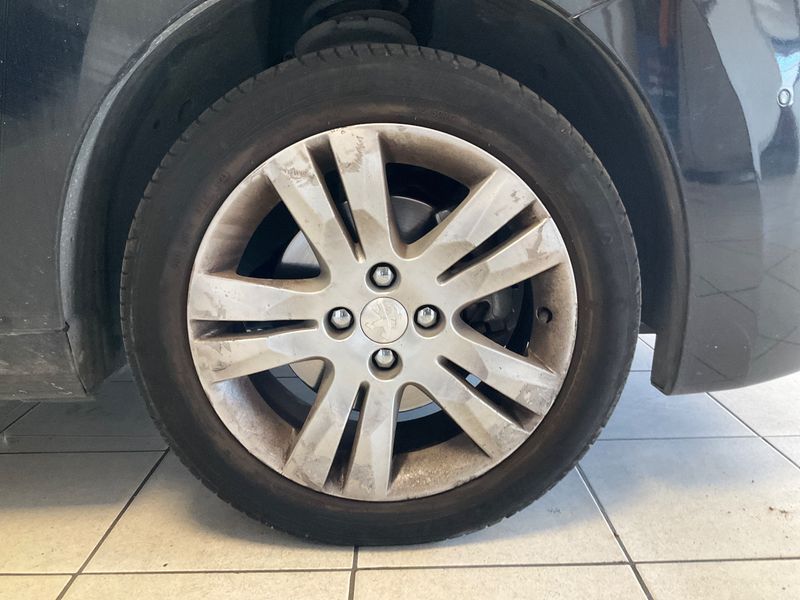 Peugeot 5008 1.6 Blue-HDi Allure 2015 – снимка 11