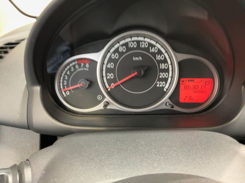 Mazda 2 1.5 Center-Line — zdjęcie 13