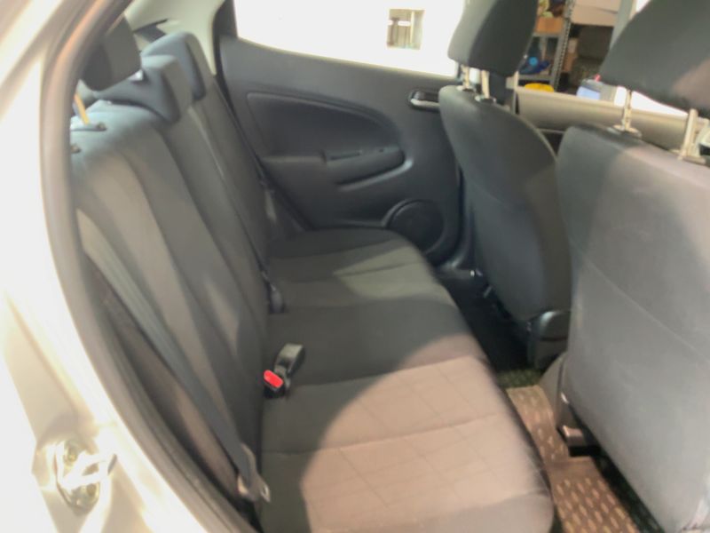 Mazda 2 1.5 Center-Line — zdjęcie 14