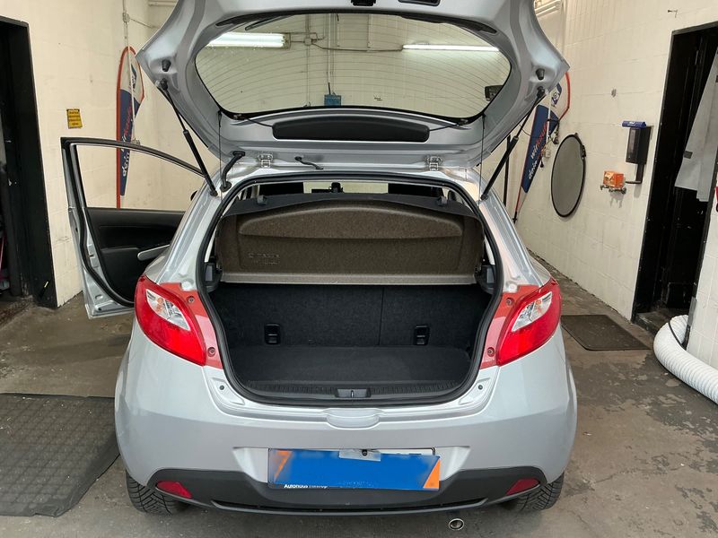 Mazda 2 1.5 Center-Line — zdjęcie 10