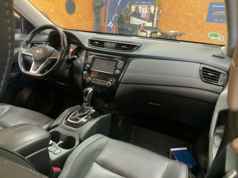 Nissan X-Trail 2.0 dCi Tekna 4x4 — zdjęcie 12