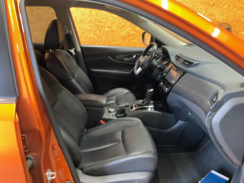 Nissan X-Trail 2.0 dCi Tekna 4x4 — zdjęcie 11