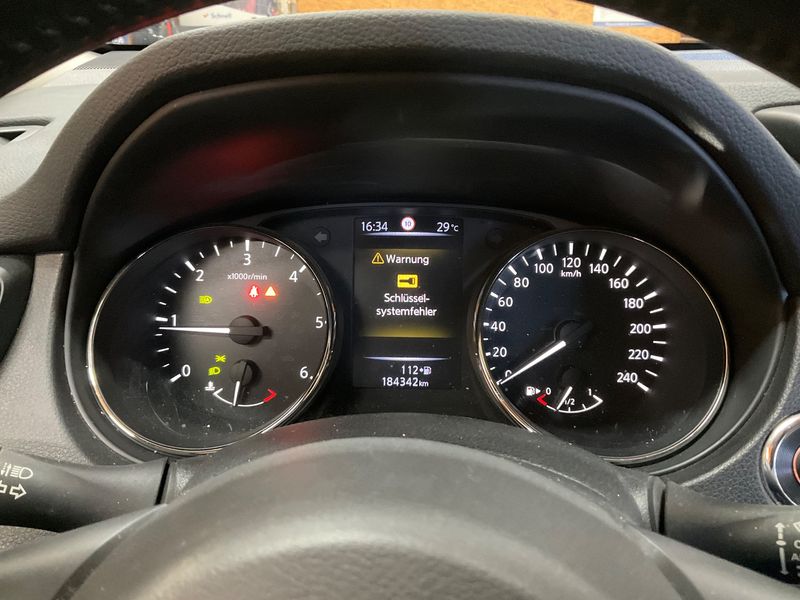 Nissan X-Trail 2.0 dCi Tekna 4x4 — zdjęcie 13