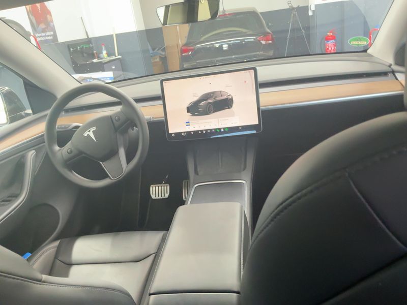 Tesla Model Y Performance Dual AWD AWD — zdjęcie 12