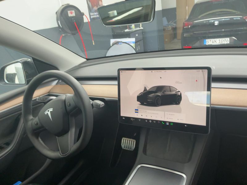 Tesla Model Y Performance Dual AWD AWD — zdjęcie 13
