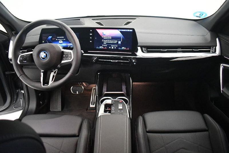 BMW iX2 eDrive20 M Sport — zdjęcie 11