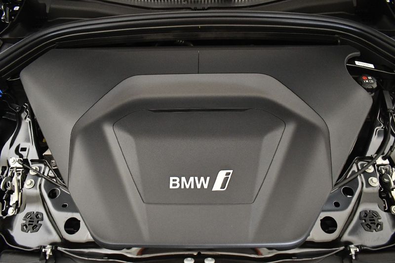 BMW iX2 eDrive20 M Sport — zdjęcie 8