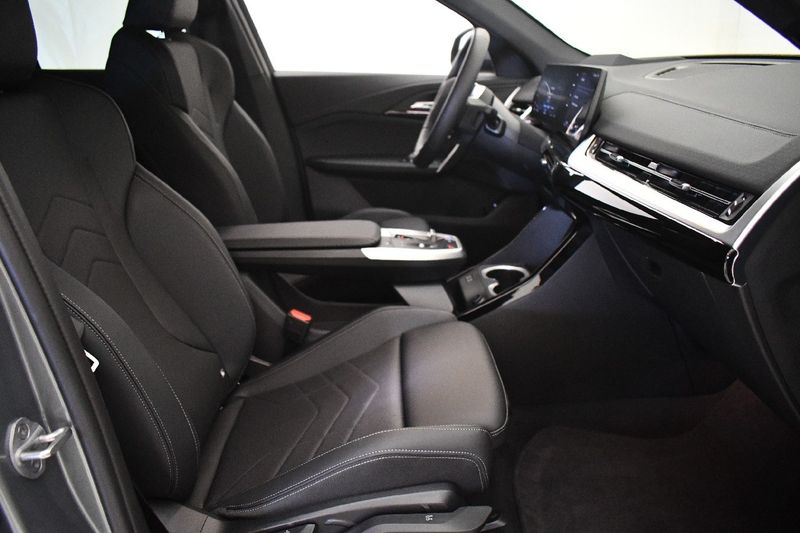 BMW iX2 eDrive20 M Sport — zdjęcie 10