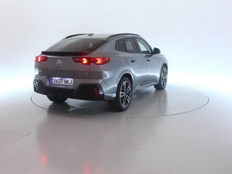 BMW iX2 eDrive20 M Sport — zdjęcie 4