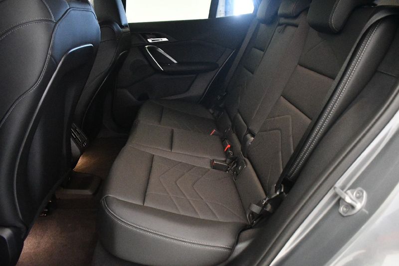 BMW iX2 eDrive20 M Sport — zdjęcie 13