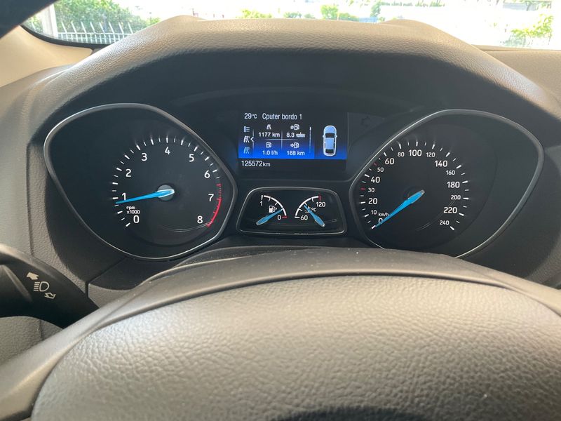 Ford Focus 1.0 EcoBoost Business — zdjęcie 13