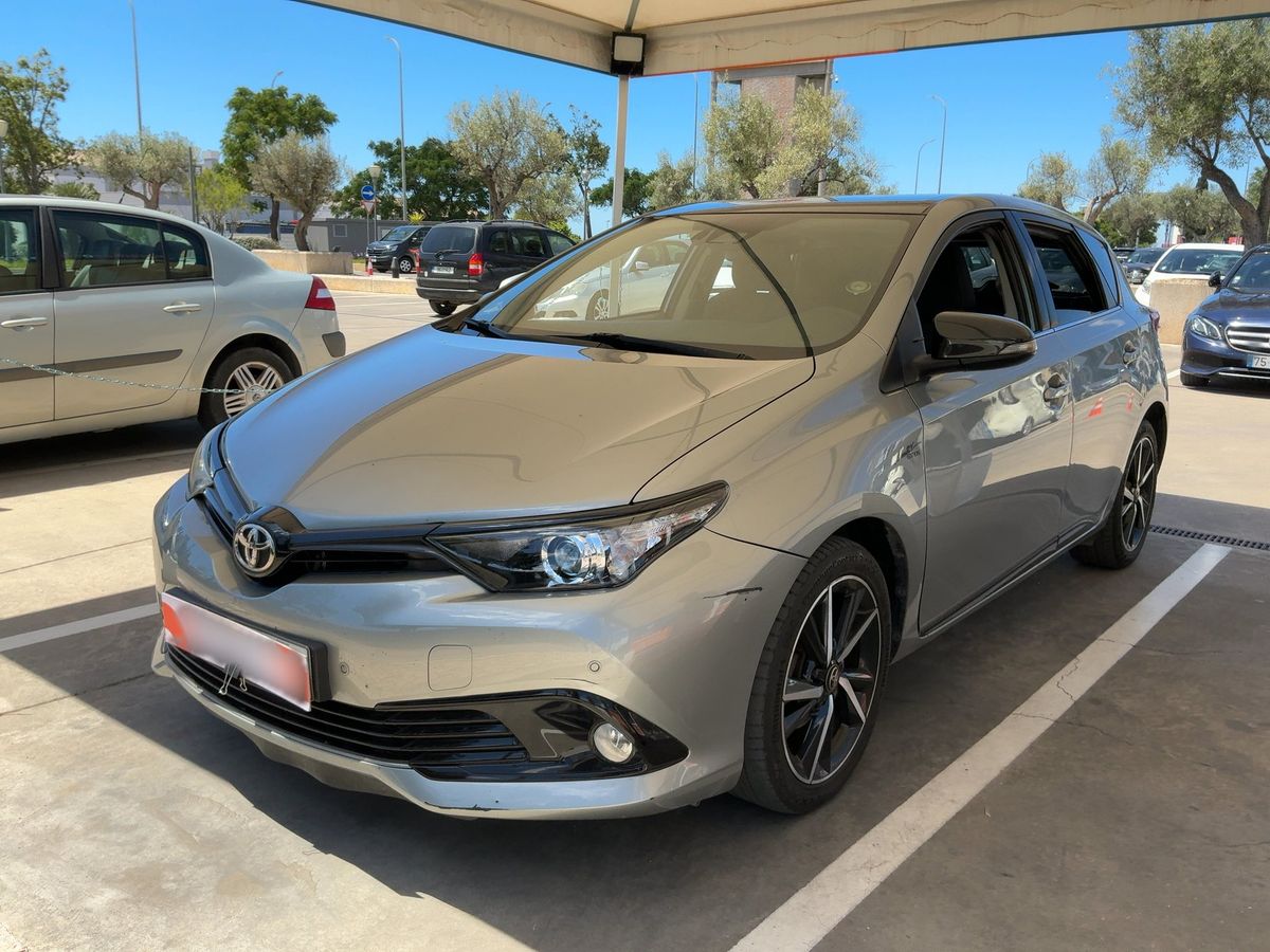 Toyota Auris 2018 — photo 1