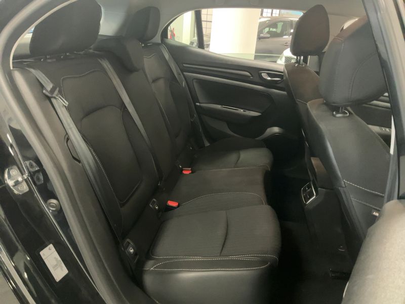 Renault Megane 1.5 BLUE dCi Business — zdjęcie 14