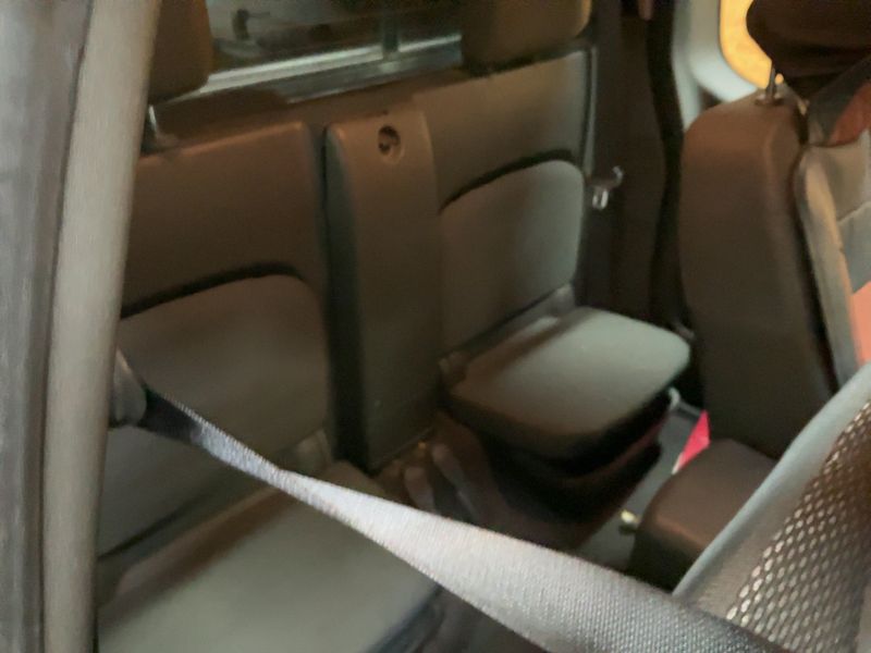 Nissan Navara Pick-up 2.5 dCi King Cab XE 4x4 — zdjęcie 14