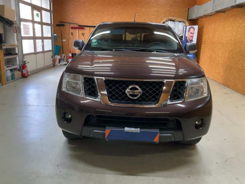 Nissan Navara Pick-up 2.5 dCi King Cab XE 4x4 — zdjęcie 9