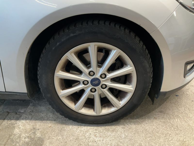 Ford Focus 2.0 TDCi Titanium 2015 – снимка 11