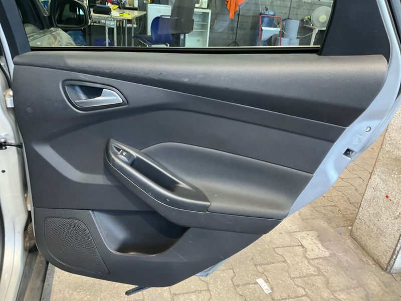 Ford Focus 2.0 TDCi Titanium 2015 – снимка 30