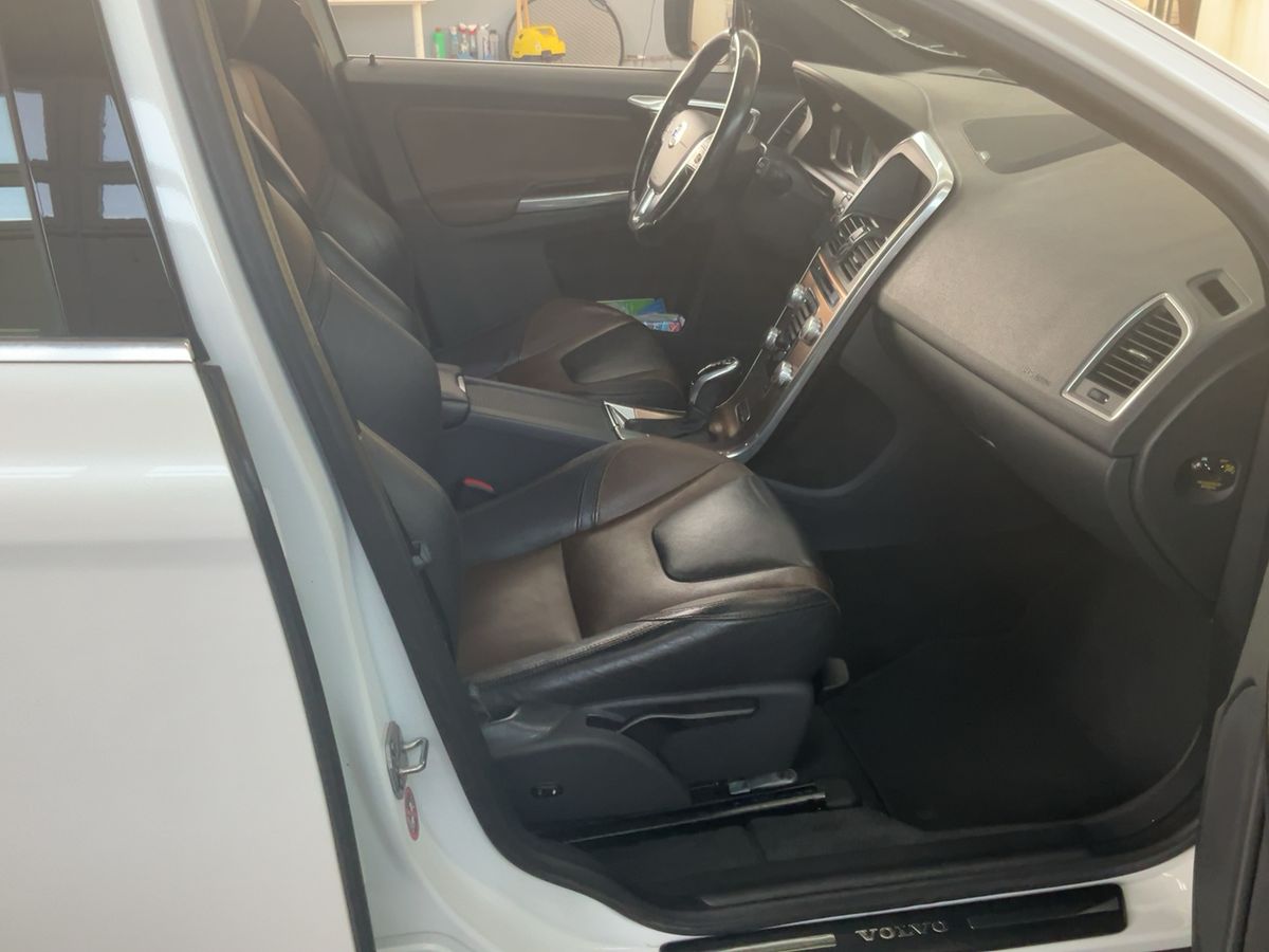 Volvo XC60 2015 — photo 18