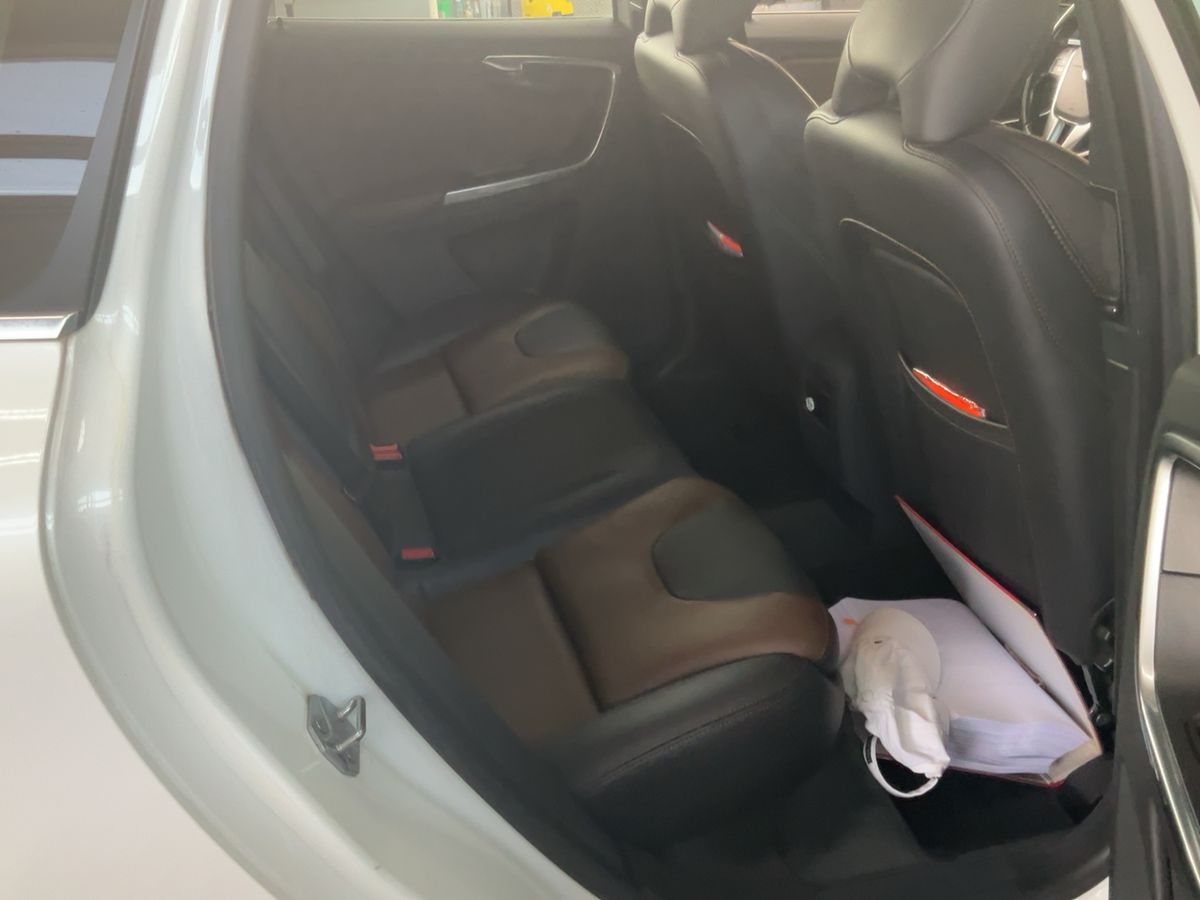 Volvo XC60 2015 — photo 21