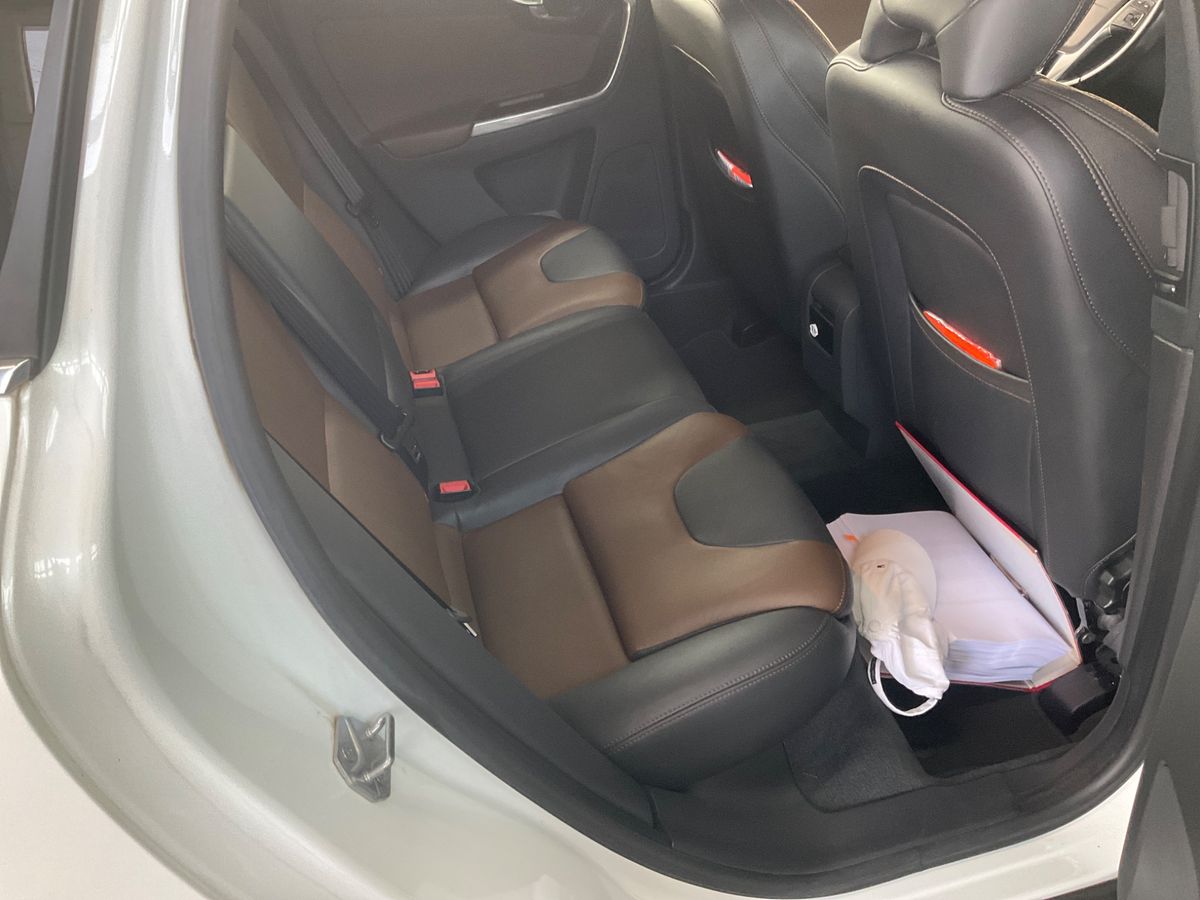 Volvo XC60 2015 — photo 44