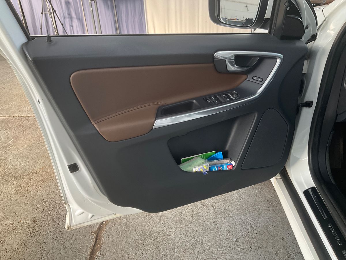 Volvo XC60 2015 — photo 30
