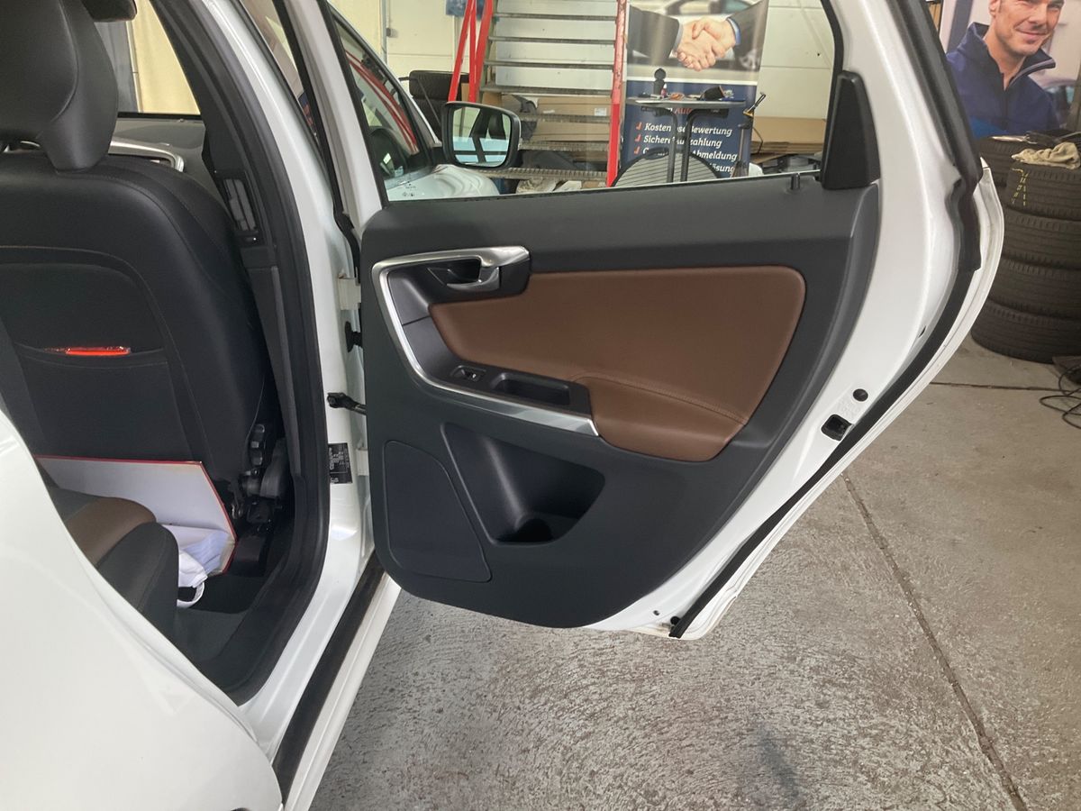 Volvo XC60 2015 — photo 41