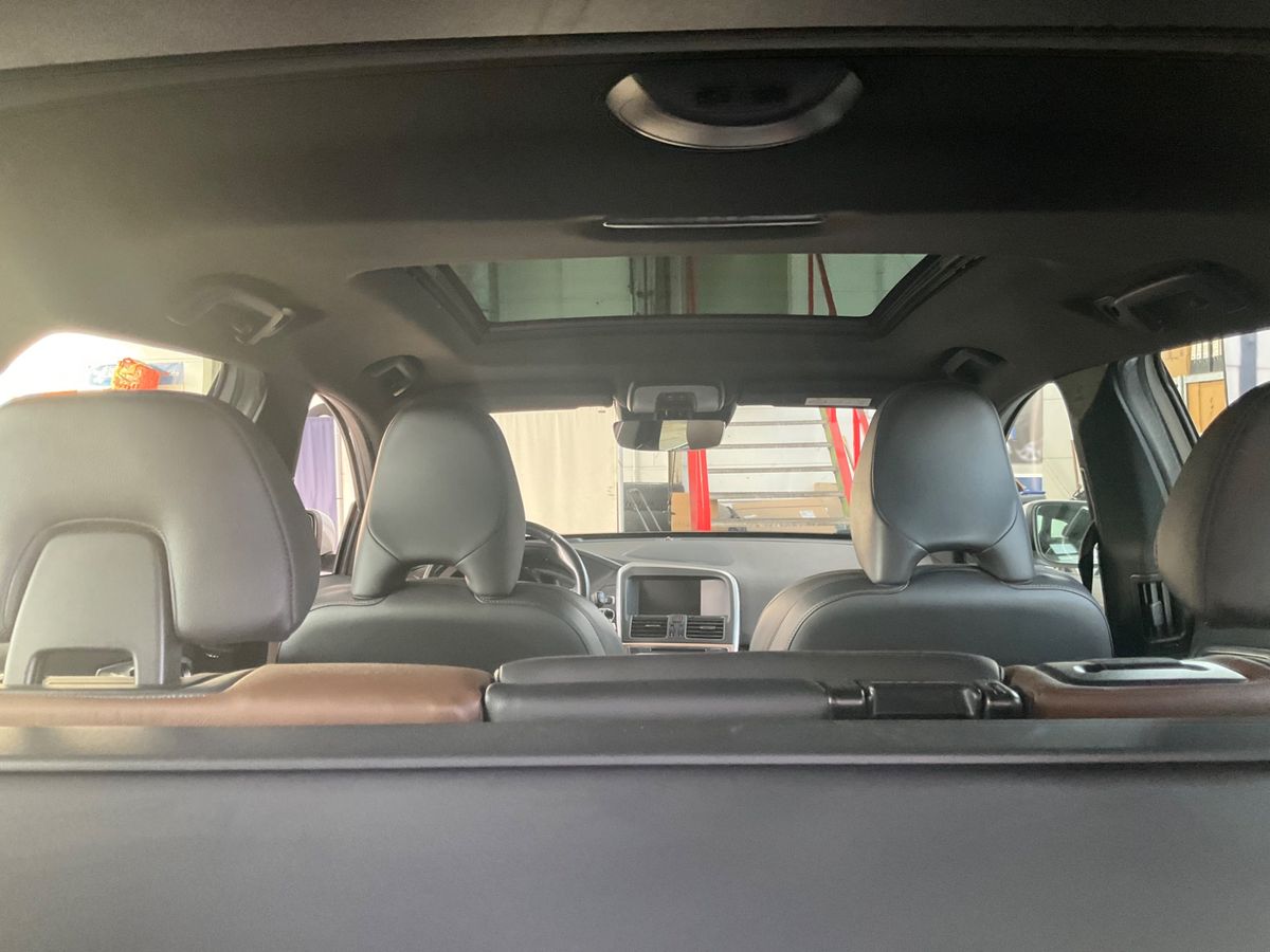 Volvo XC60 2015 — photo 31