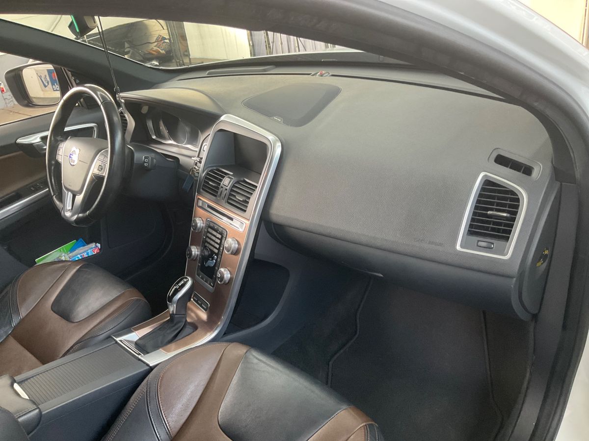Volvo XC60 2015 — photo 29