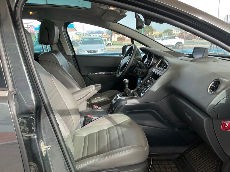 Peugeot 5008 1.6 Blue-HDi Allure 2015 – снимка 16