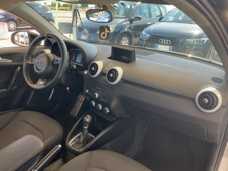Audi A1 1.6 TDI Admired — zdjęcie 12