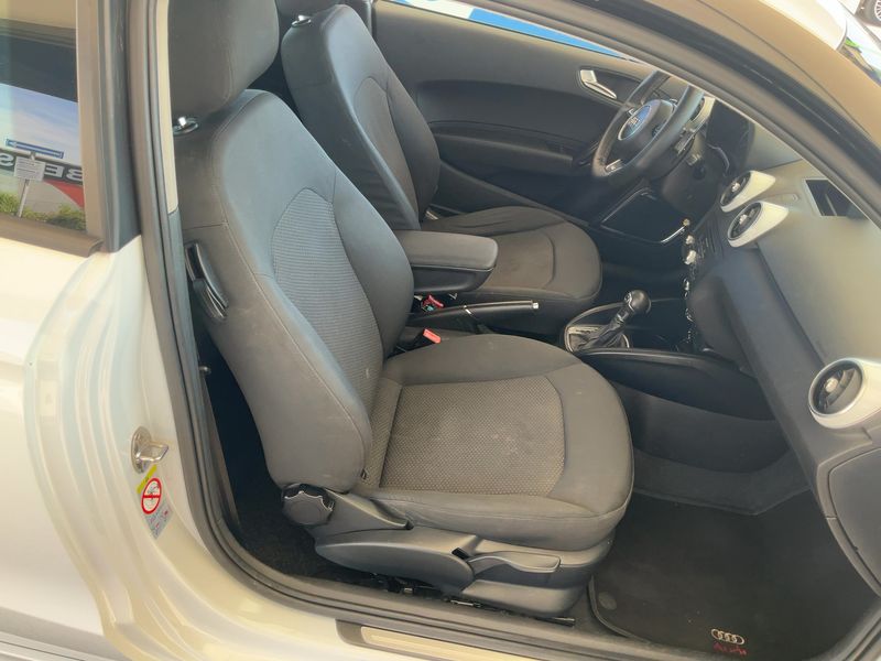 Audi A1 1.6 TDI Admired — zdjęcie 11