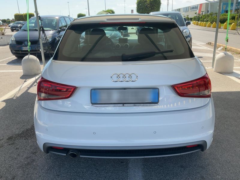 Audi A1 1.6 TDI Admired — zdjęcie 5