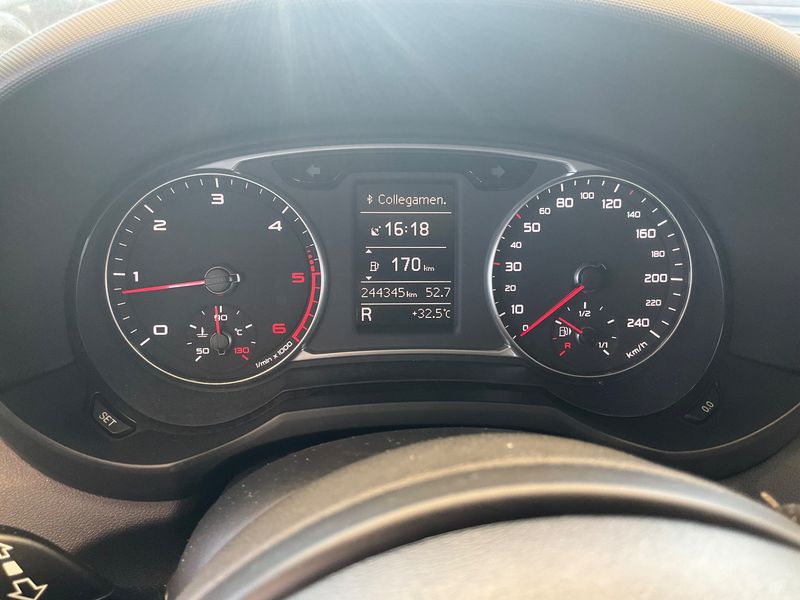 Audi A1 1.6 TDI Admired — zdjęcie 13