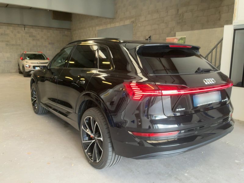 Audi e-tron 55 quattro Avus — zdjęcie 3
