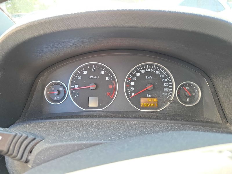 Opel Vectra 2.2 Comfort — zdjęcie 12
