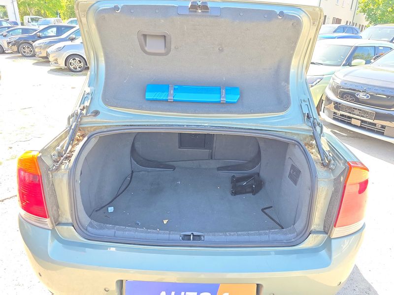 Opel Vectra 2.2 Comfort — zdjęcie 9