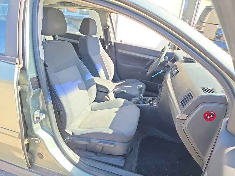Opel Vectra 2.2 Comfort — zdjęcie 10