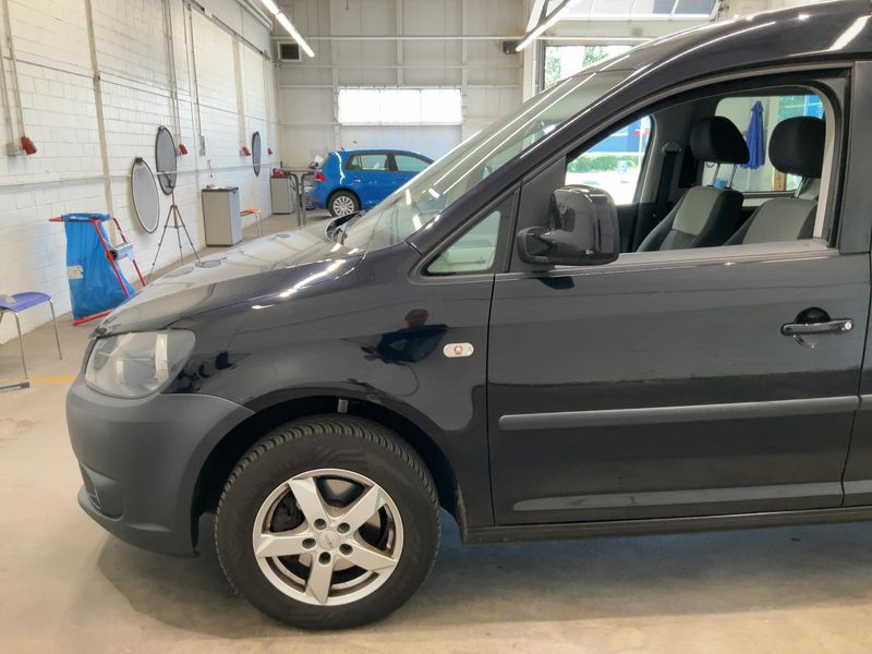 Volkswagen Caddy 1.6 BIFuel Trendline — zdjęcie 2