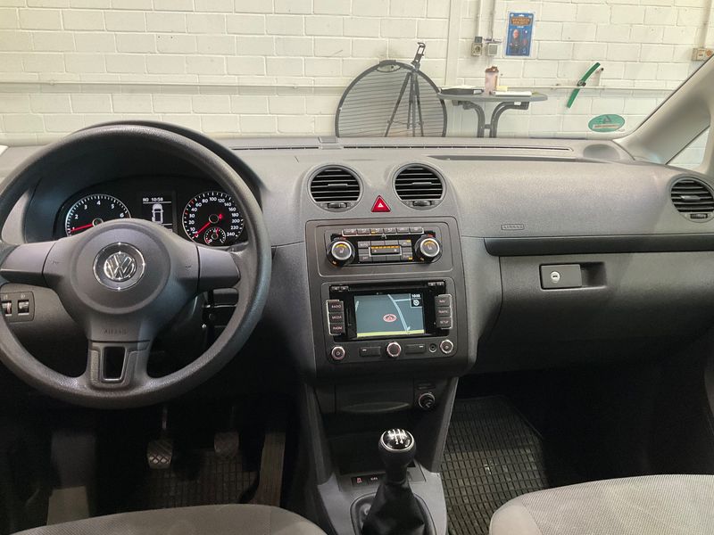 Volkswagen Caddy 1.6 BIFuel Trendline — zdjęcie 12