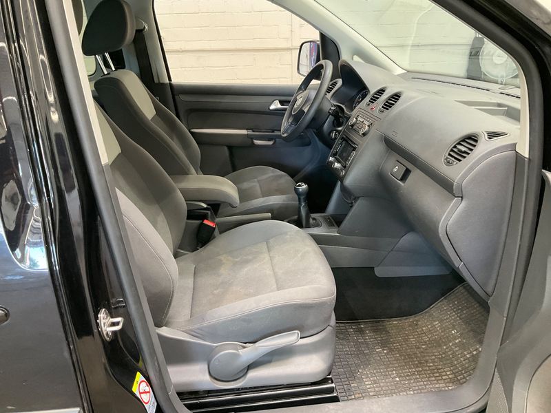 Volkswagen Caddy 1.6 BIFuel Trendline — zdjęcie 11