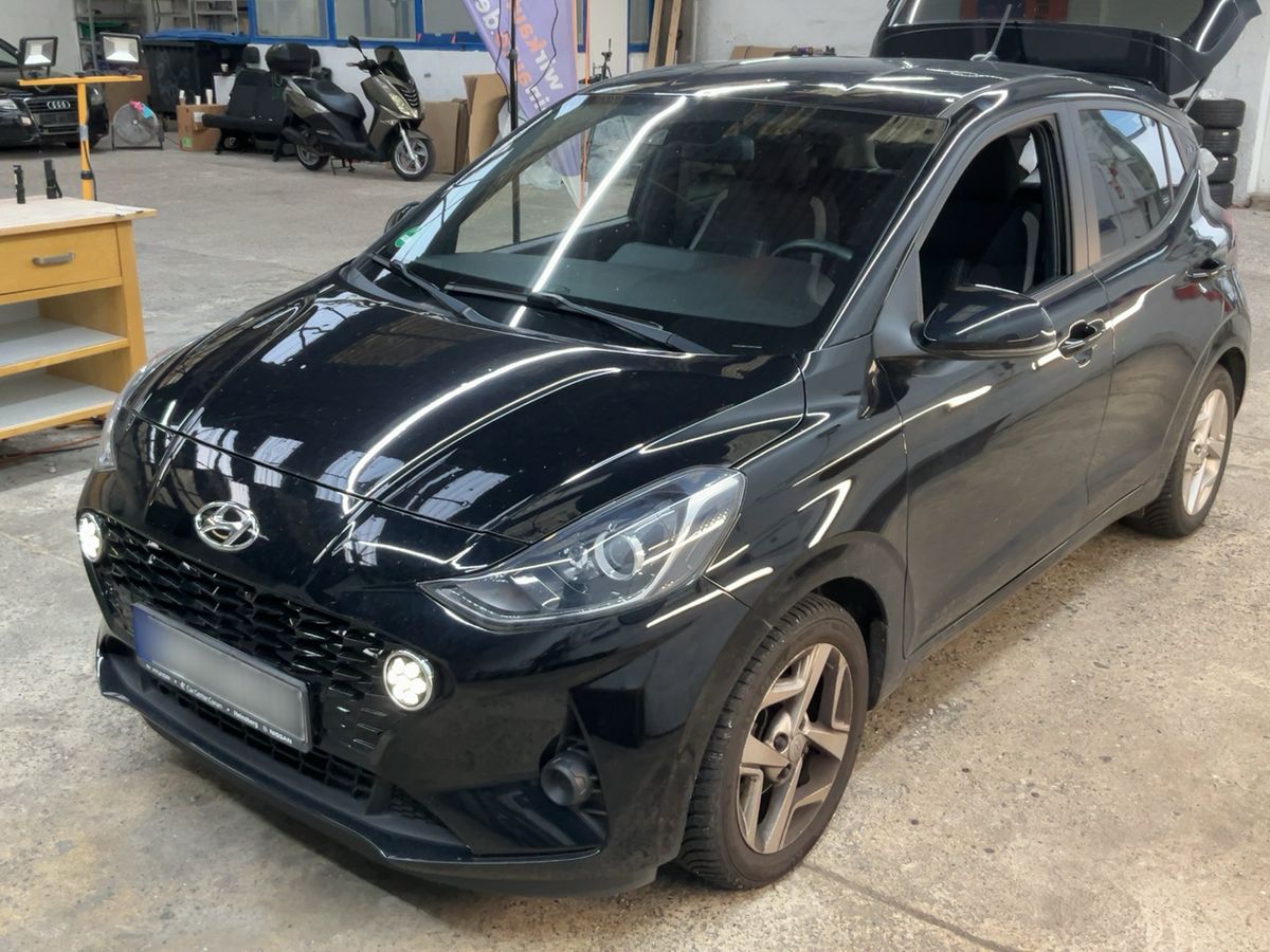 Hyundai i10 2023 — photo 1